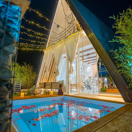 Rrjoll Villa *